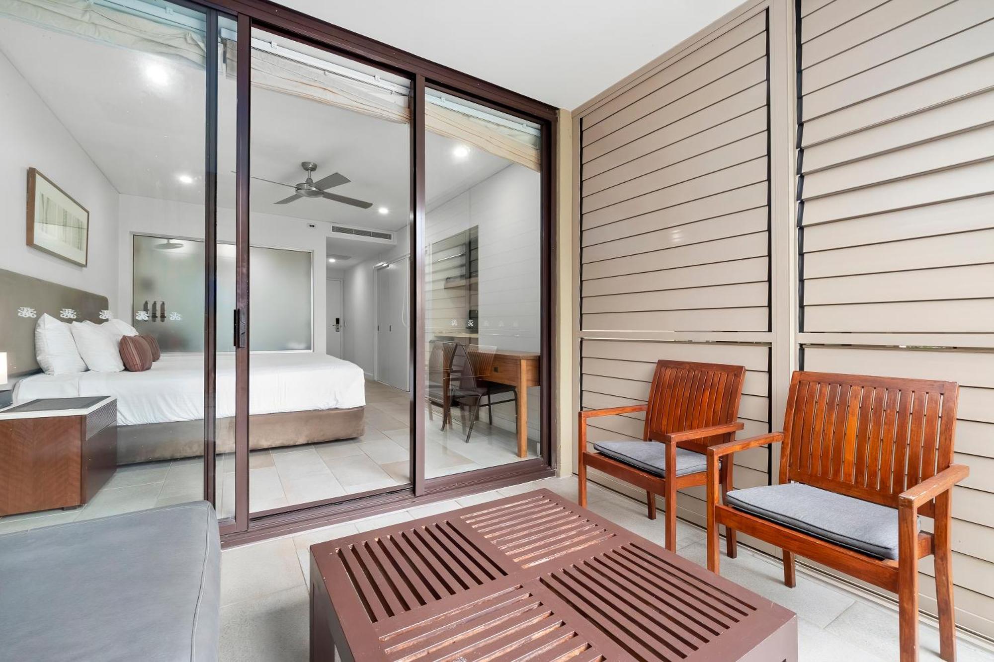 Private Apartments In The Temple Beachfront Resort Palm Cove Habitación foto