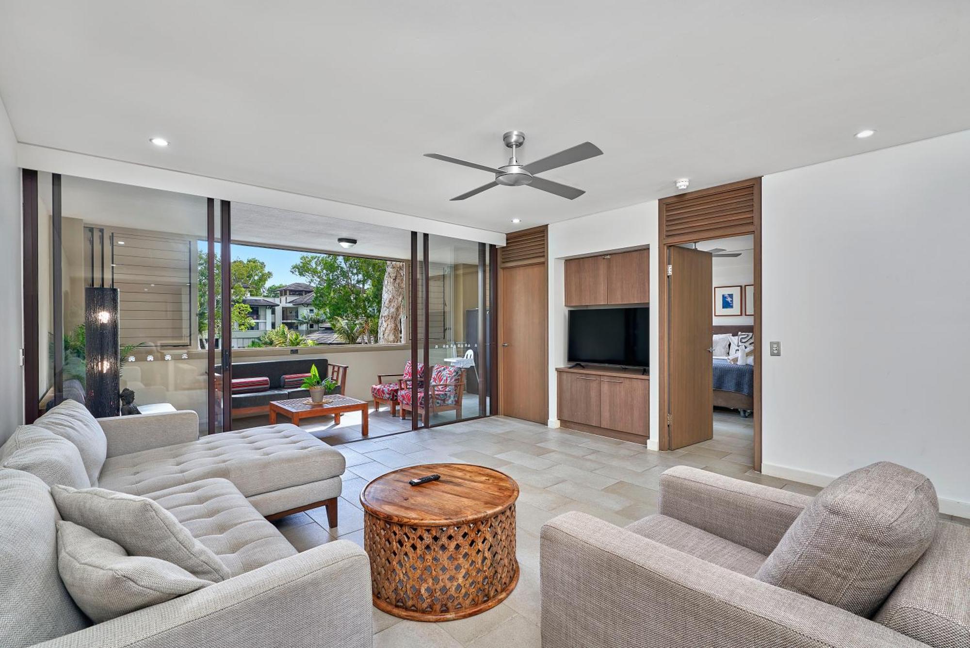 Private Apartments In The Temple Beachfront Resort Palm Cove Habitación foto