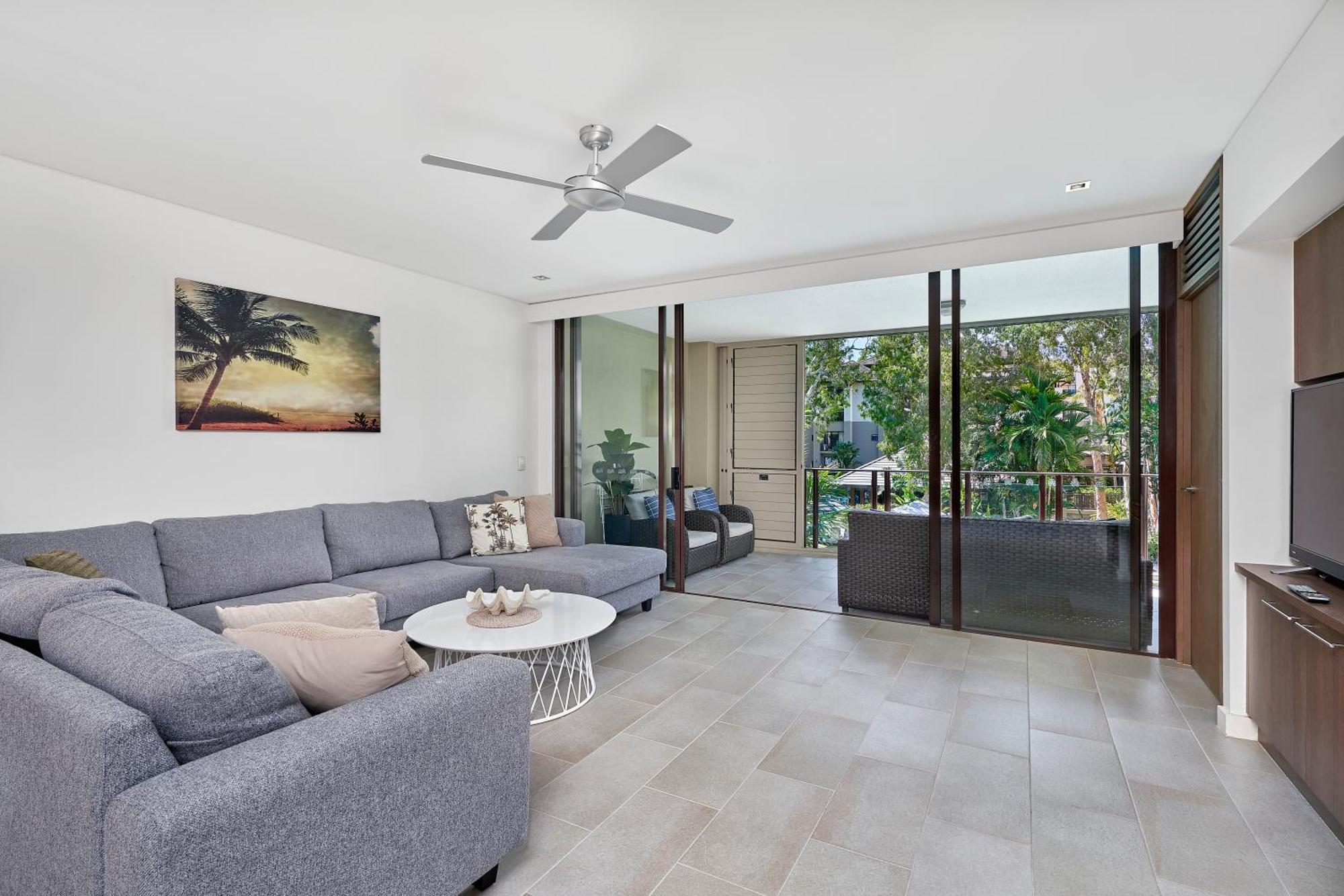 Private Apartments In The Temple Beachfront Resort Palm Cove Habitación foto