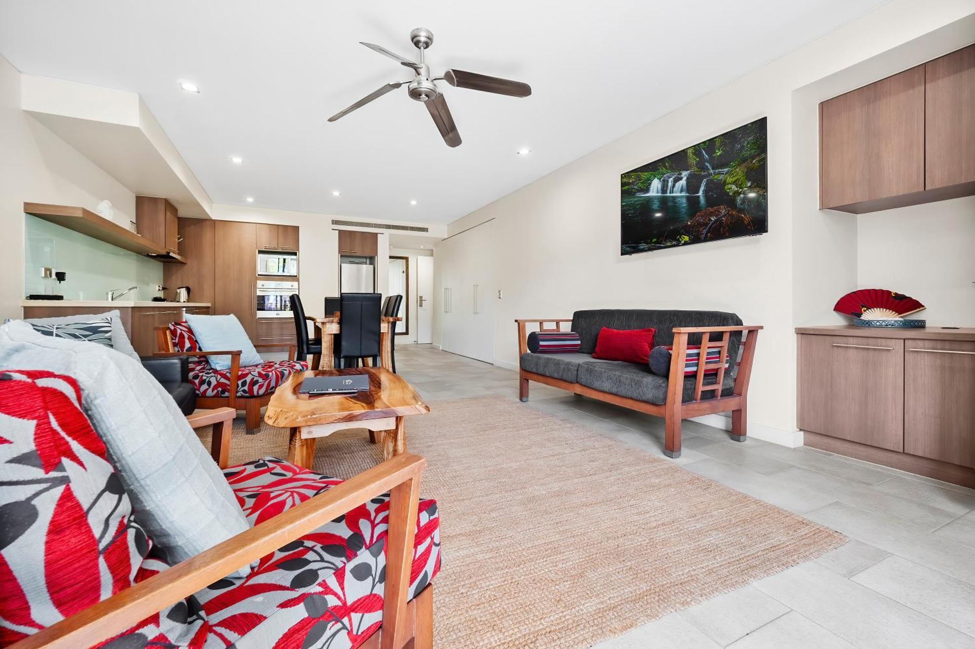 Private Apartments In The Temple Beachfront Resort Palm Cove Habitación foto