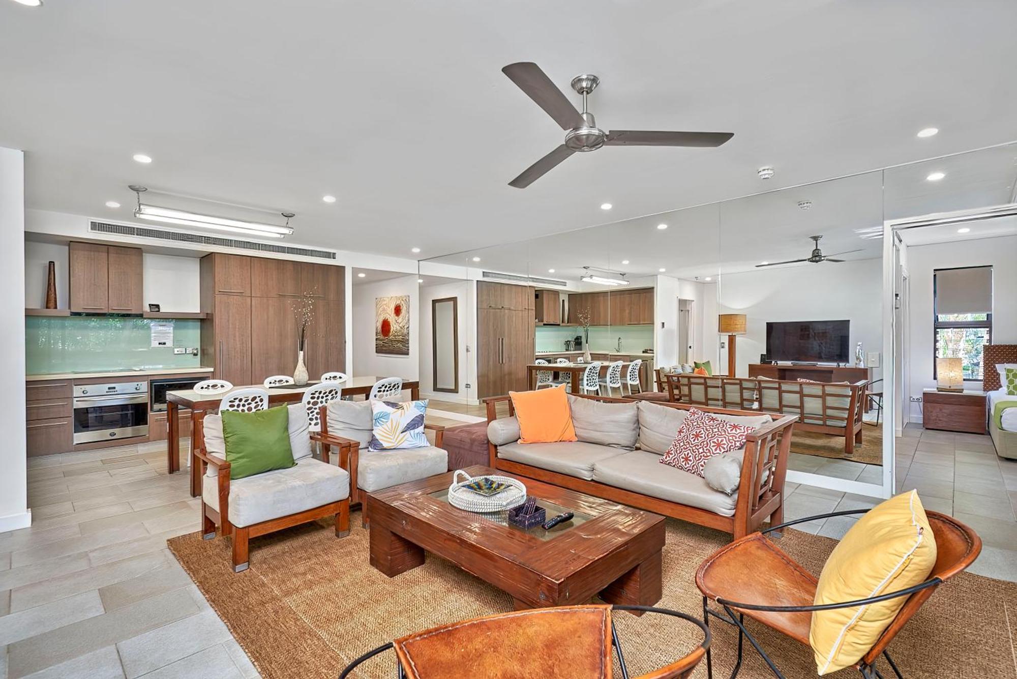 Private Apartments In The Temple Beachfront Resort Palm Cove Habitación foto