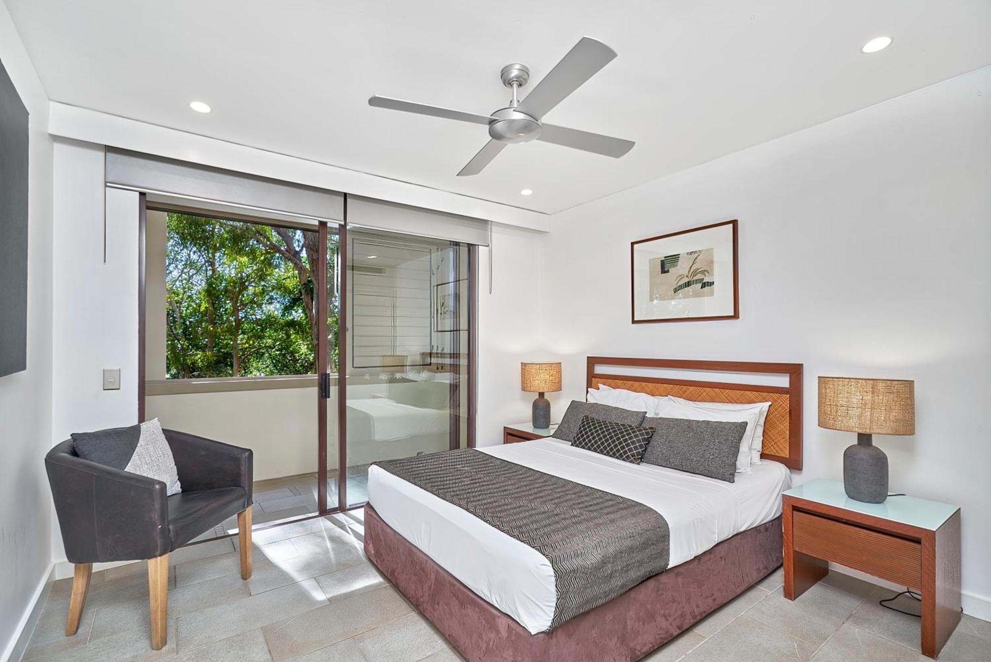 Private Apartments In The Temple Beachfront Resort Palm Cove Habitación foto